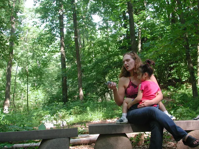 Lower right back discomfort: Origin, signs to seek medical attention