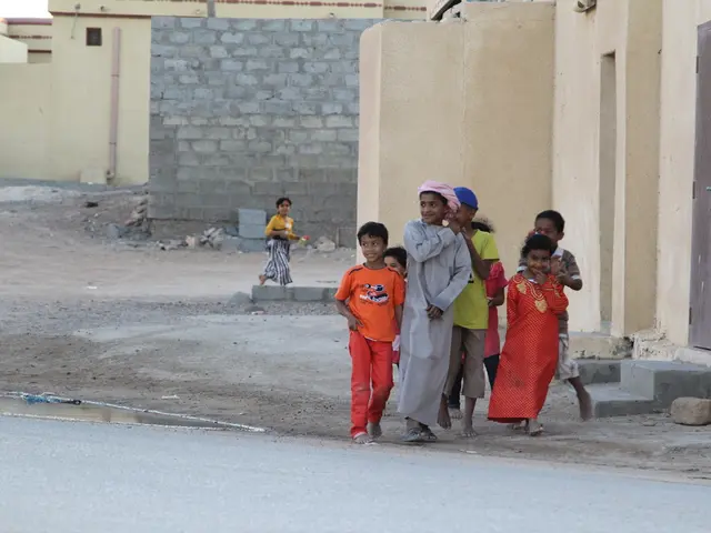 Youth from Belarus in Stein gather for pizza event with local mayor