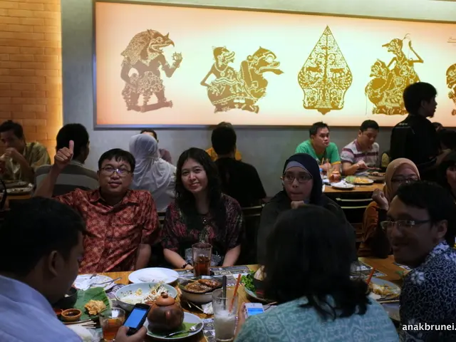 Disbanding Mobile Devices for a Better Dining Moment: Assessing Mobile Devices' Influence on Dining...