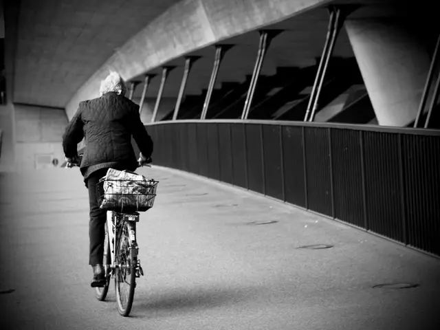 Drunken cyclist tumbles solo