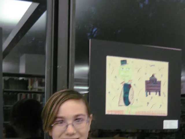 In this picture we can see a woman, she is smiling and she is holding a certificate, behind her we...